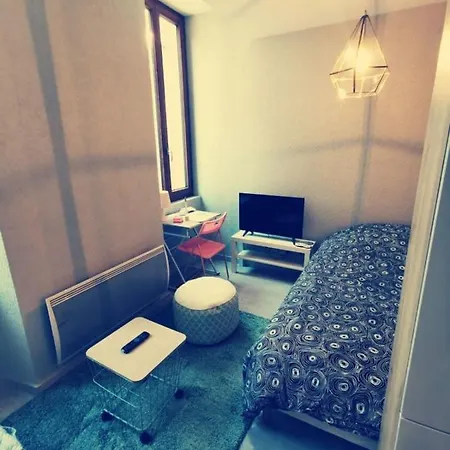 Super Ideally Located In The Old Town דירה